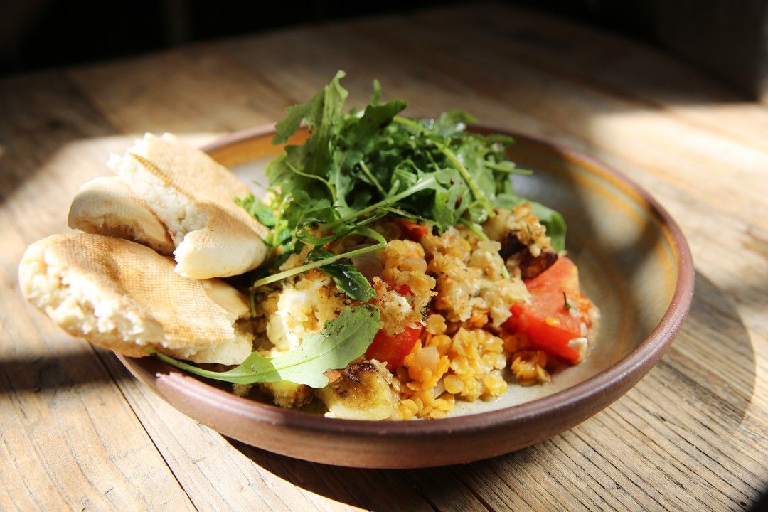 Ovenschotel met aubergine, linzen, tomaat en feta