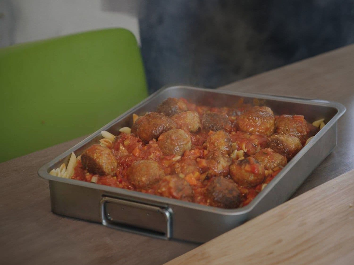 Penne met balletjes in tomatensaus
