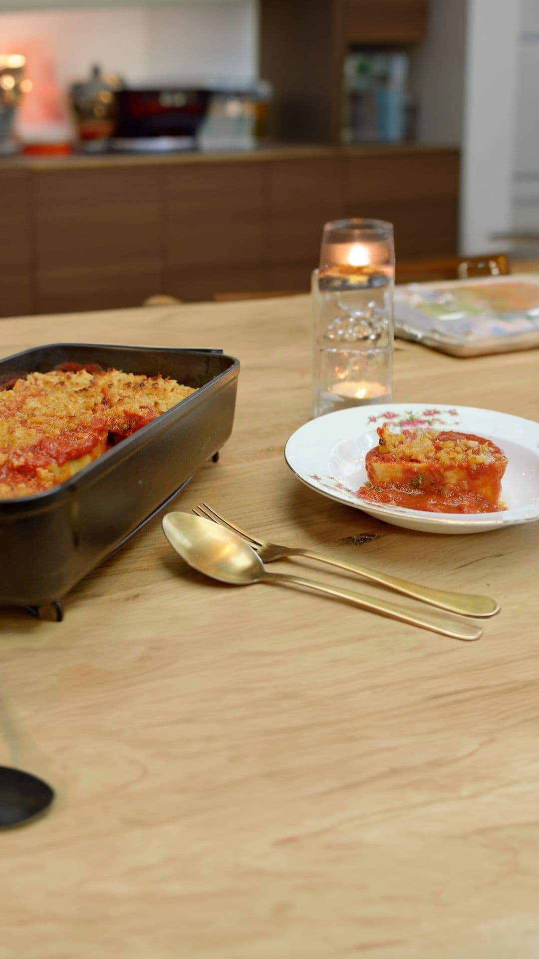Rotolo met tomatensaus