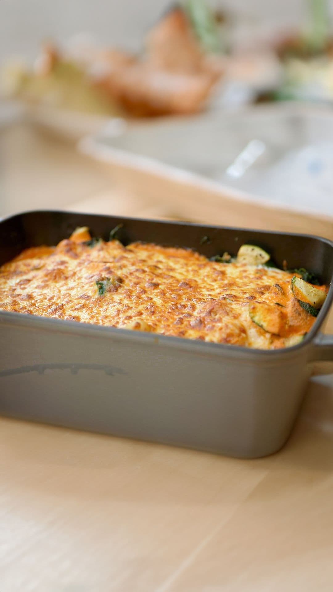 Gnocchi met boerenkool, courgette en tomatensaus