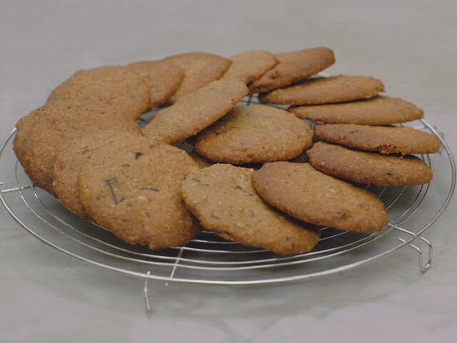 Chocoladekoekjes met pecannoten en gekonfijte sinaasappel
