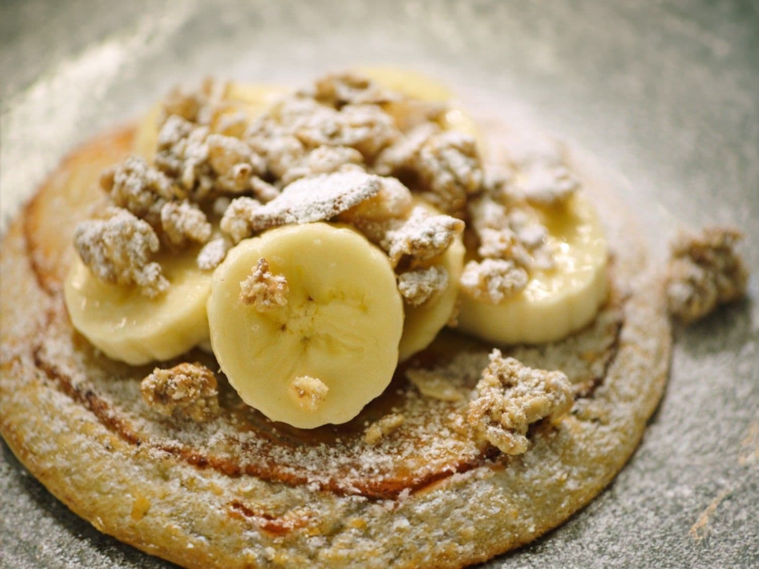 Gevulde chocoladepannenkoeken met banaan en muesli