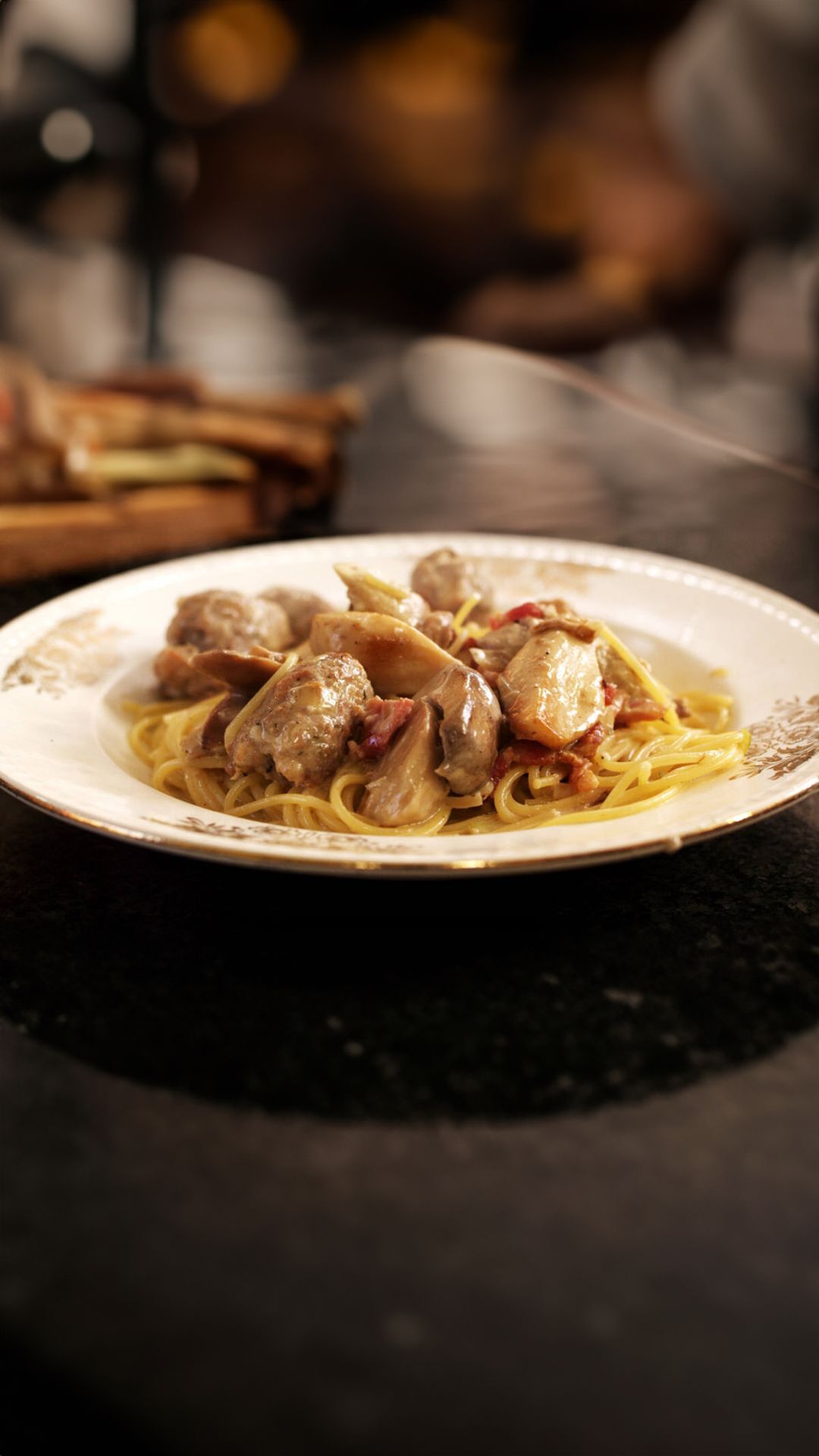 Spaghetti met worst en spekjes