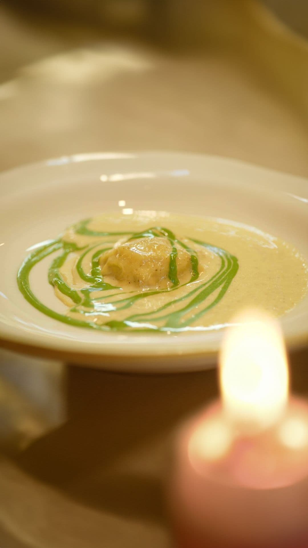 Ravioli van boschampignons met beurre blanc en peterseliecoulis