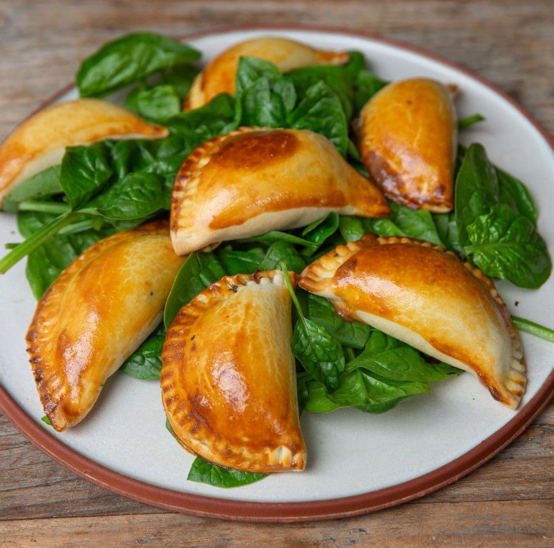 Empanada's met spinazie, champignons en blauwe kaas