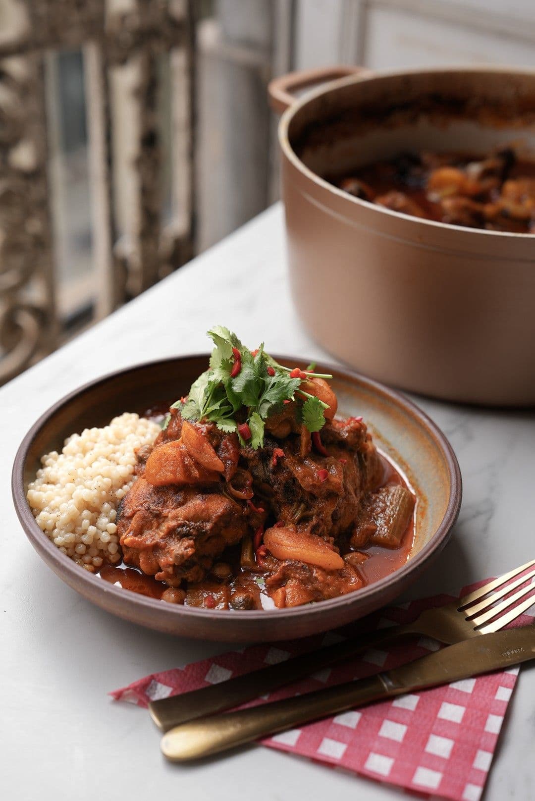 Marokkaanse kippenbouten met parelcouscous