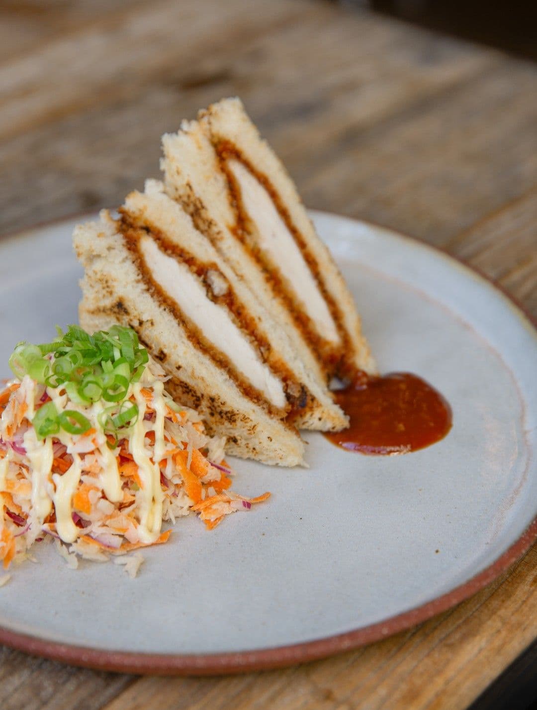 Katsu sando met kip en Japanse coleslaw