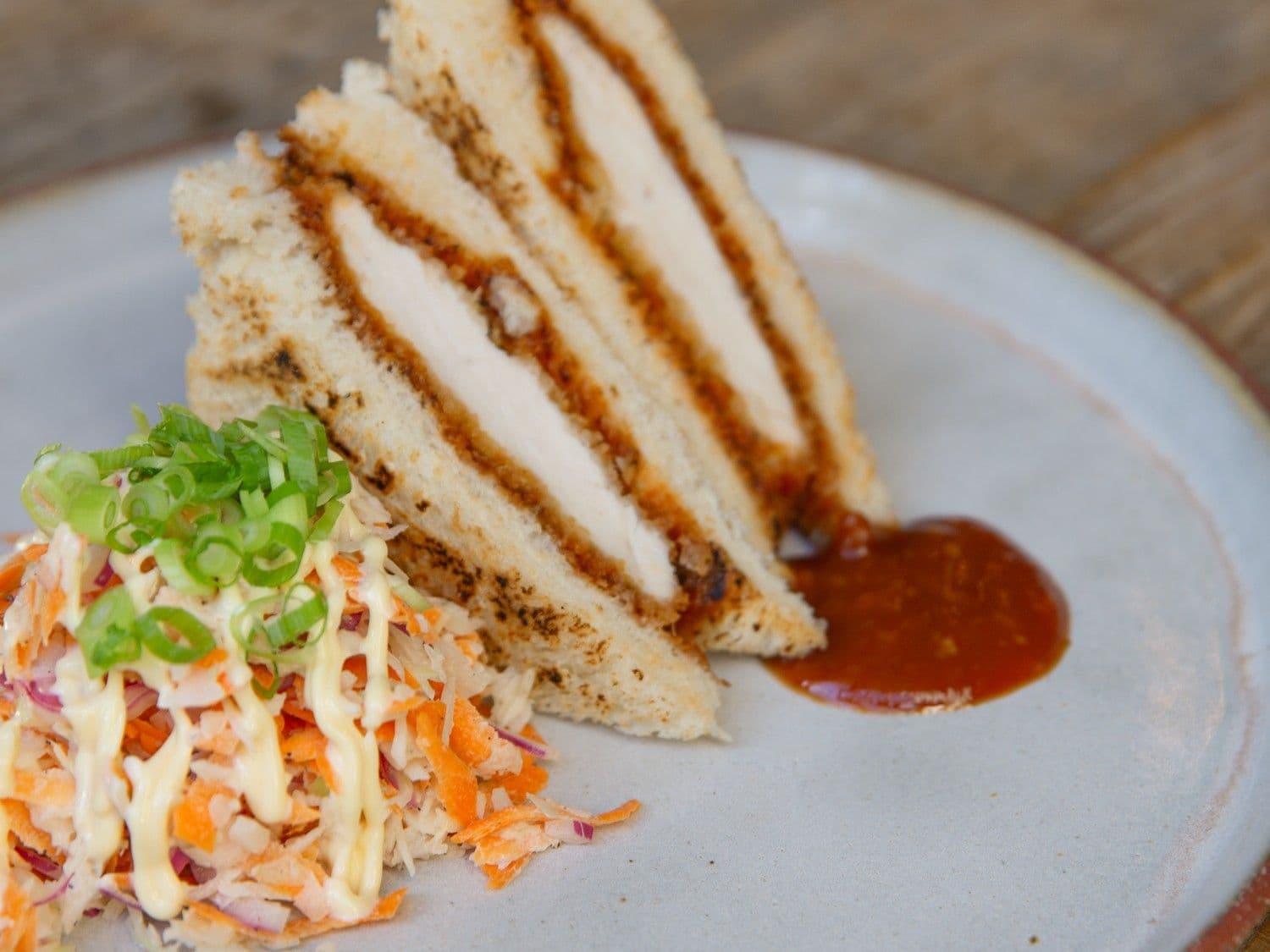 Katsu sando met kip en Japanse coleslaw