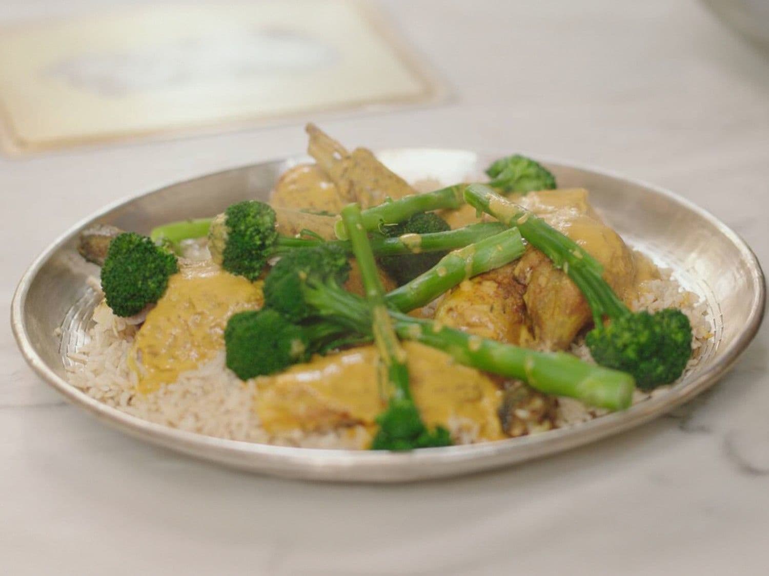 Kip met curry, rijst en bimi