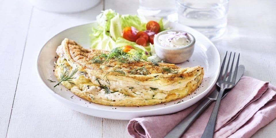 Omelet soufflé met verse kruiden en kaas