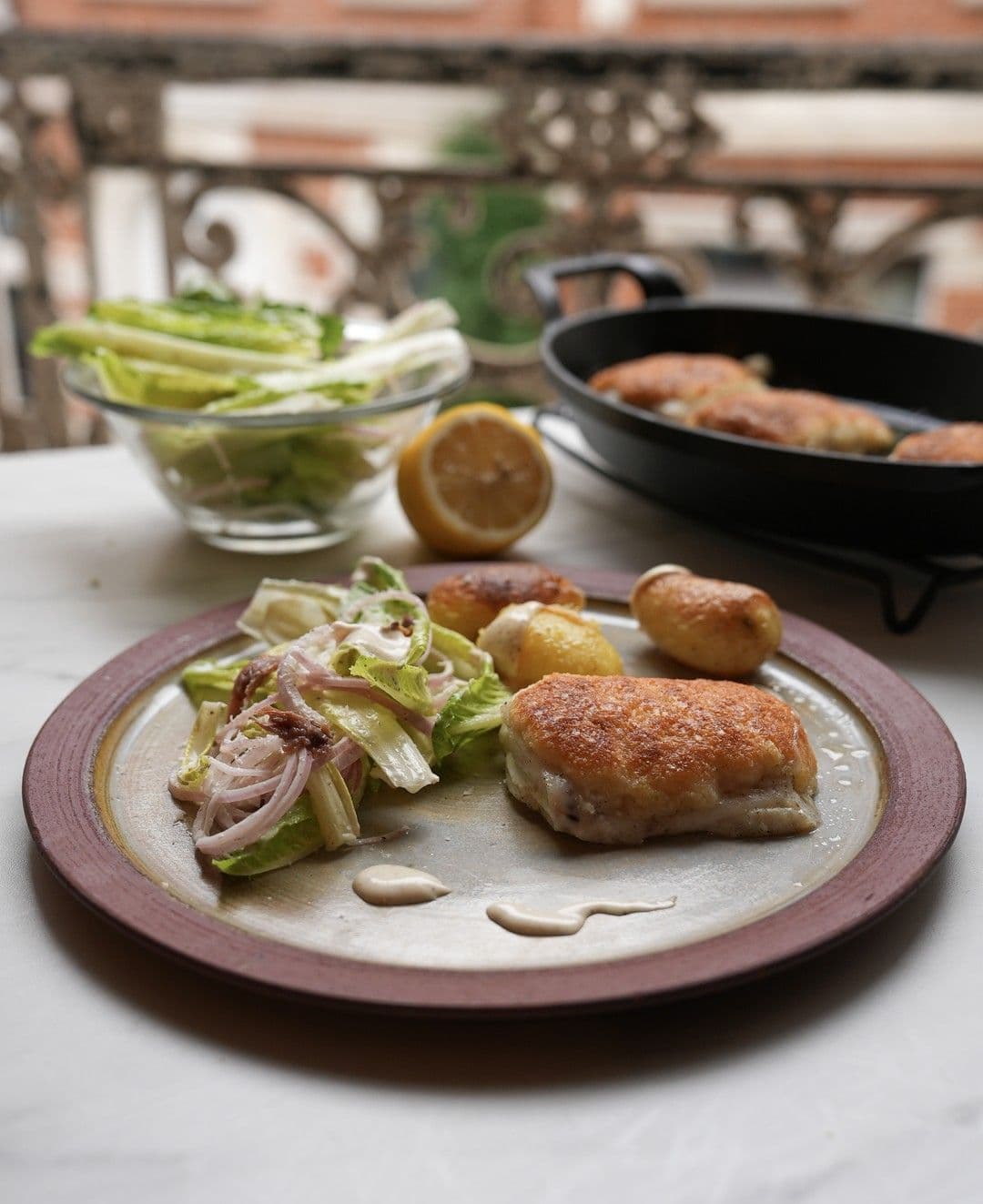 Griet met parmezaankorst, caesarsalade en gebakken krieltjes