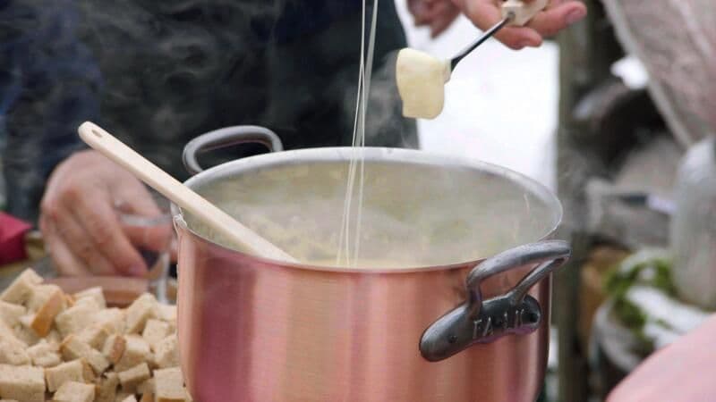 Kaasfondue met garnituren