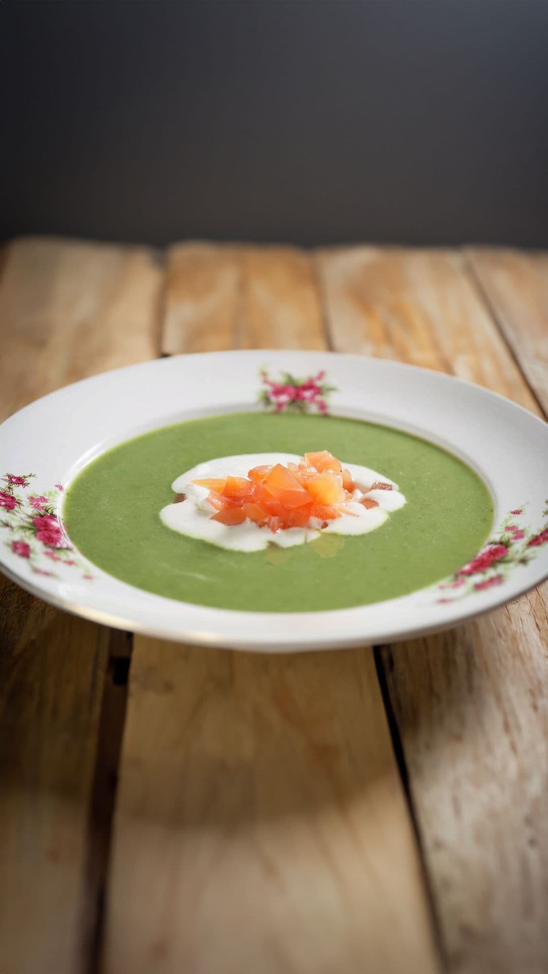 Waterkerssoep met mierikswortel en gerookte zalm