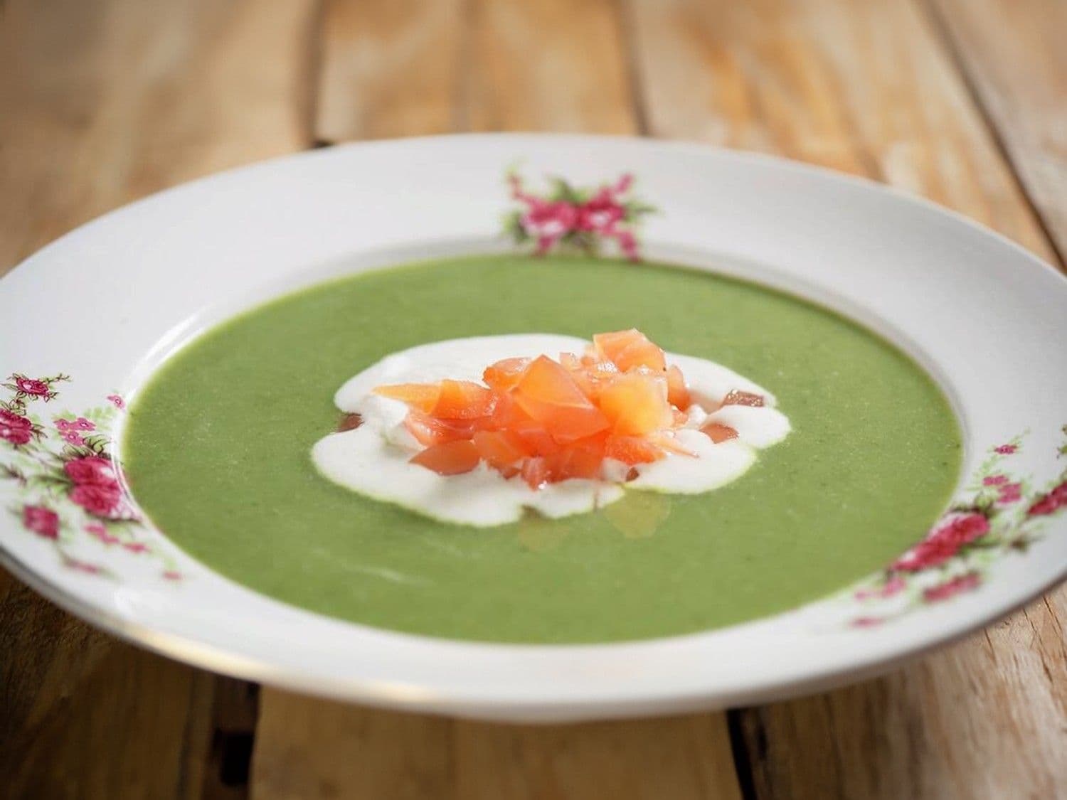 Waterkerssoep met mierikswortel en gerookte zalm