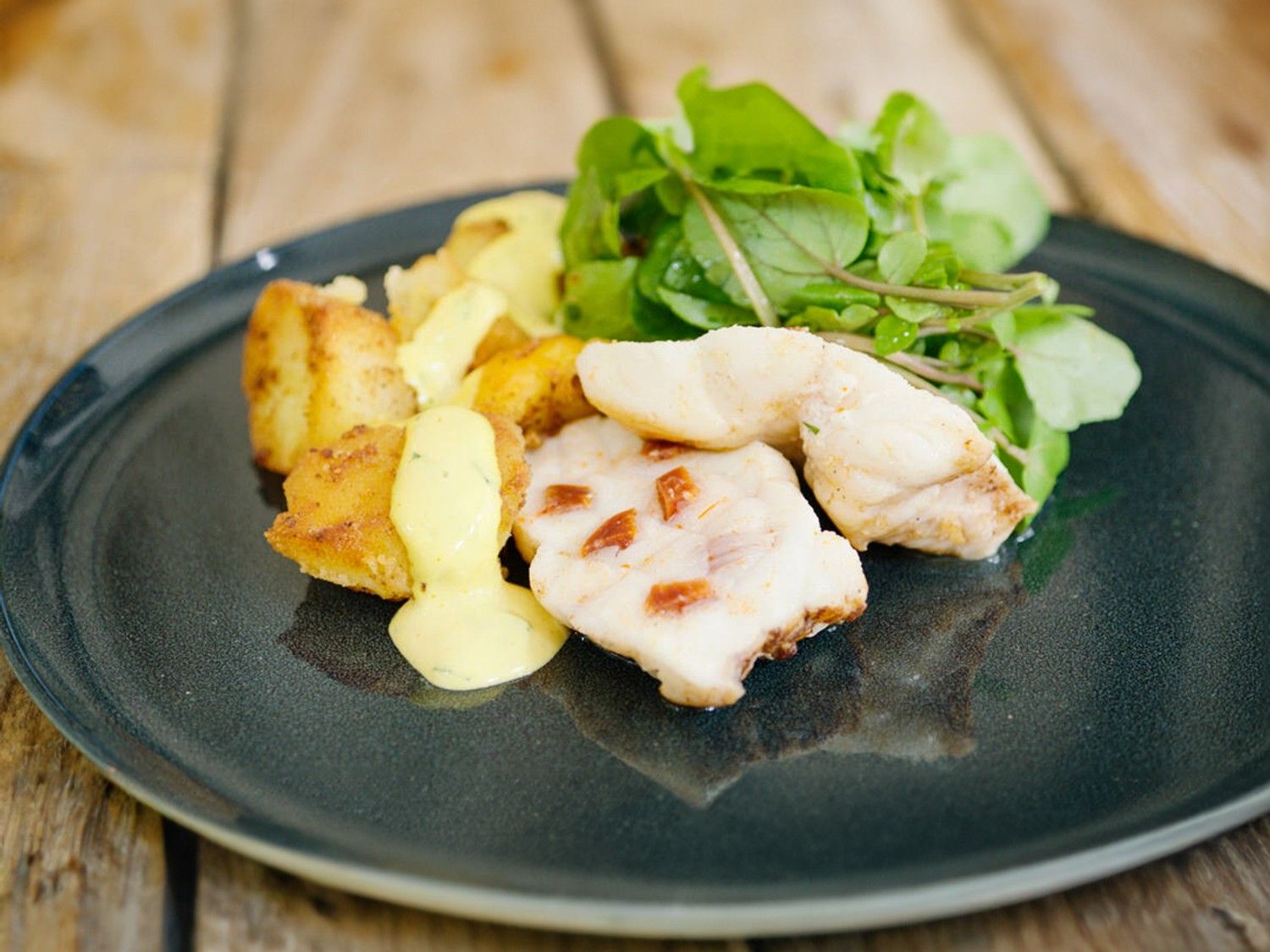 Zeeduivel met chorizo, gebakken aardappel en saffraanaioli