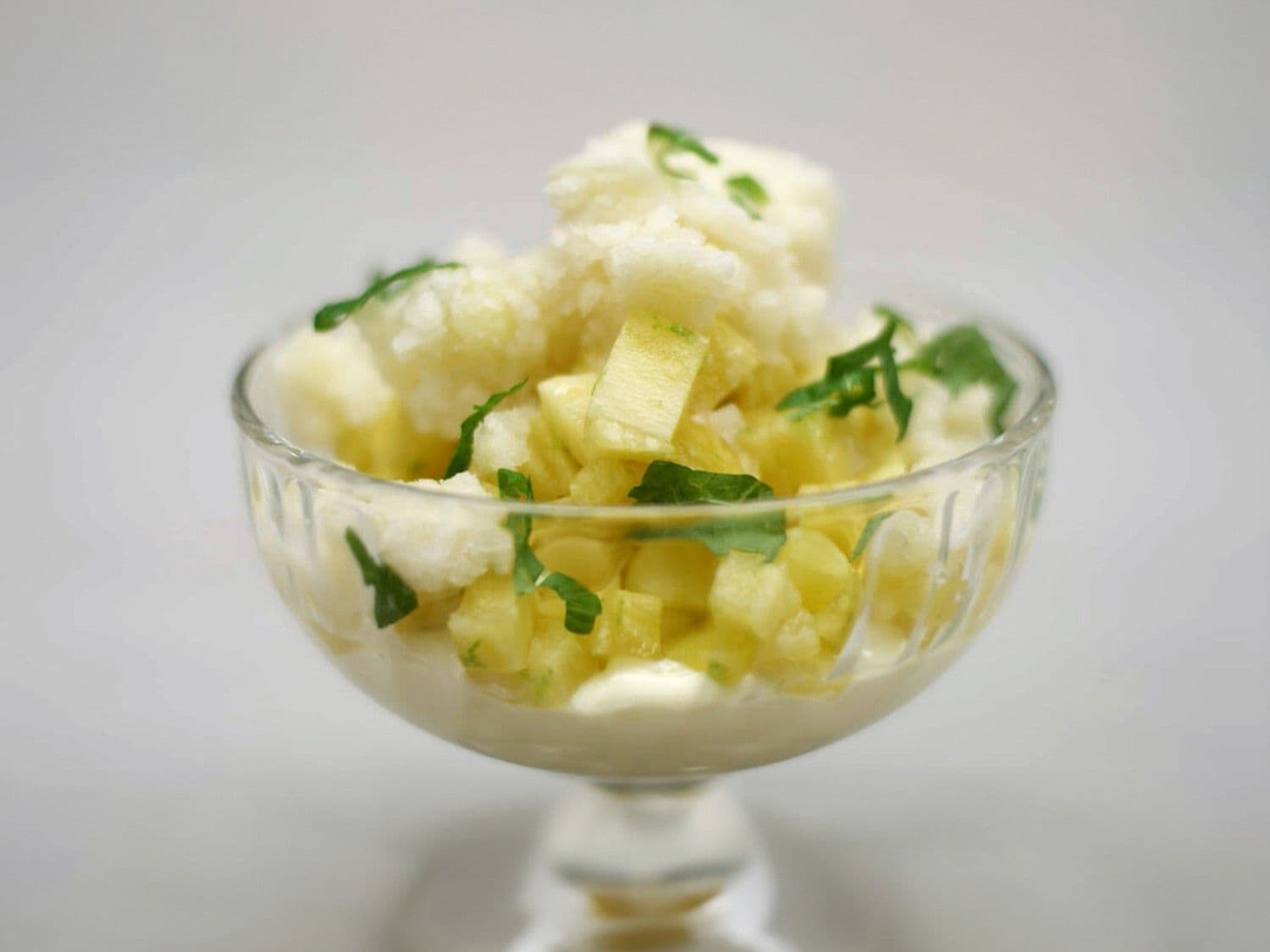 Coupes met limoencrème, ananas  en piña colada-granité