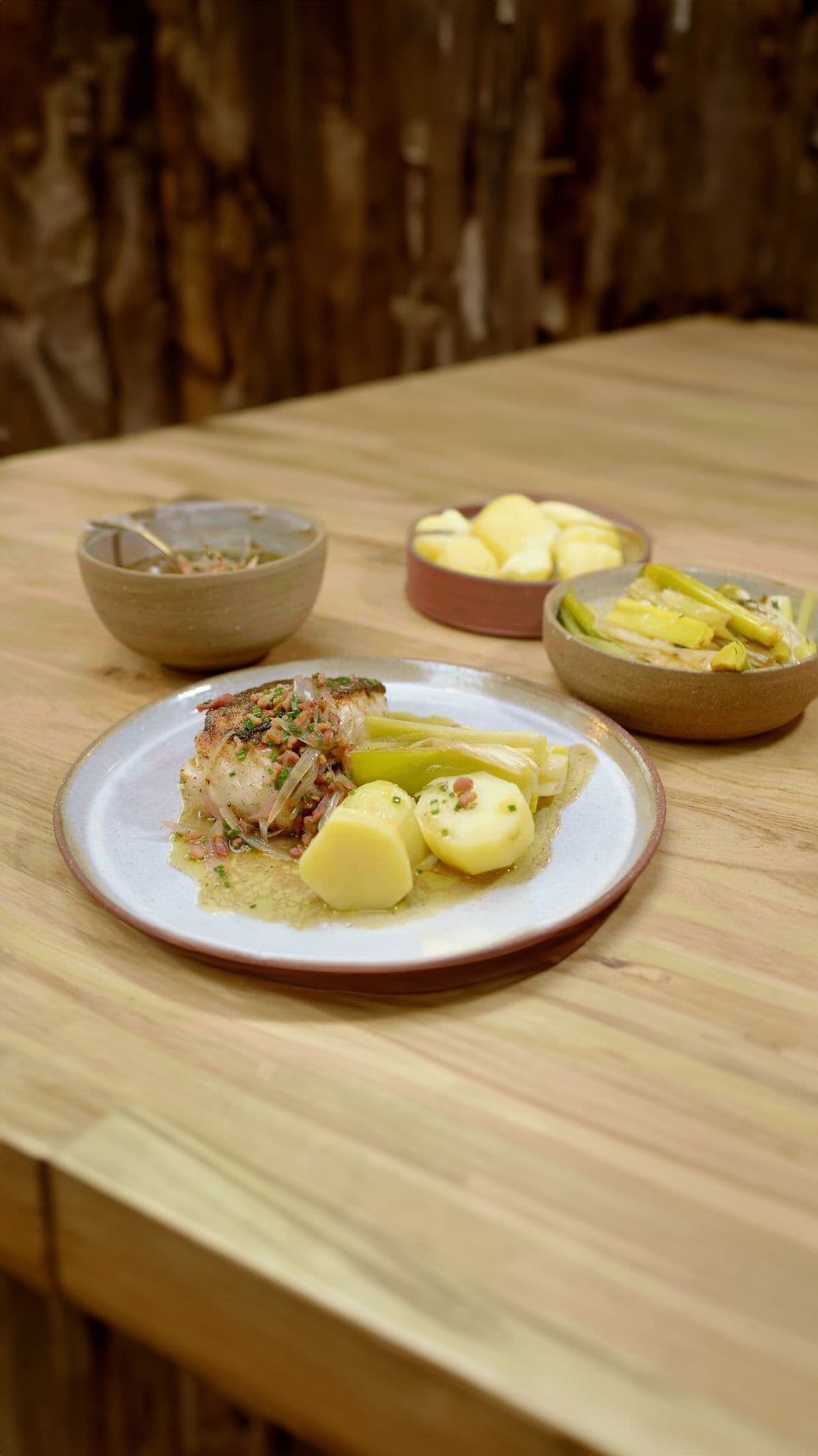 Kabeljauw met prei, aardappelen en spekvinaigrette