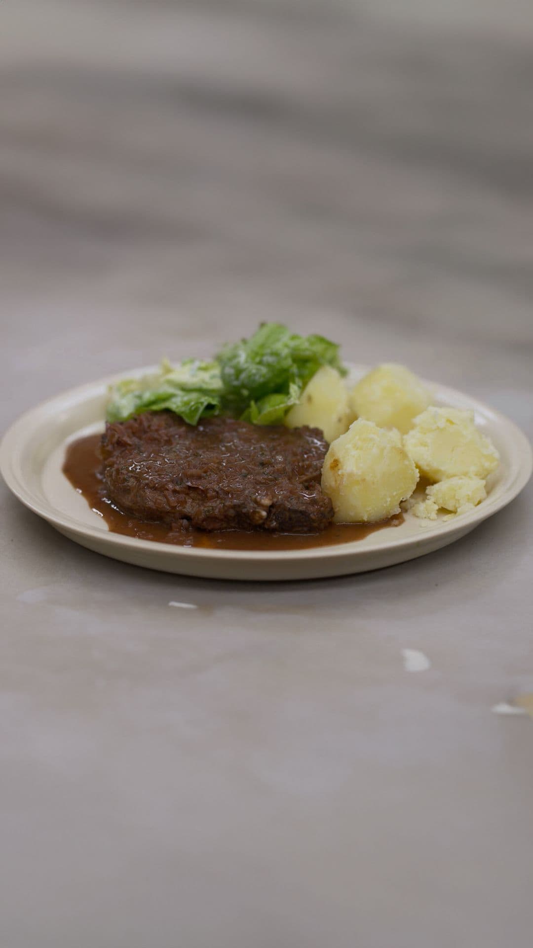 Gebakken spiering met honing-tijm-mosterdsaus