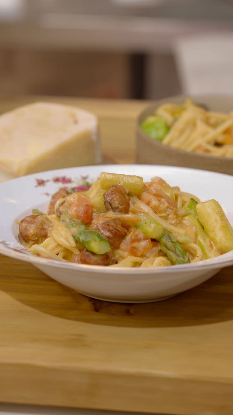 Pasta carbonara met chorizo en tomatenblokjes