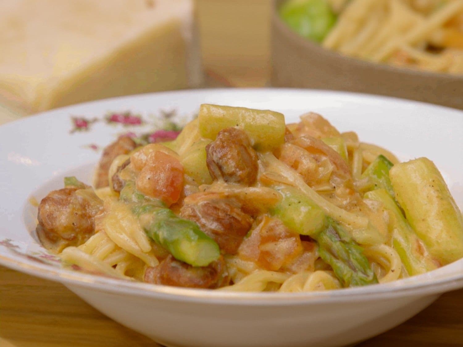 Pasta carbonara met chorizo en tomatenblokjes