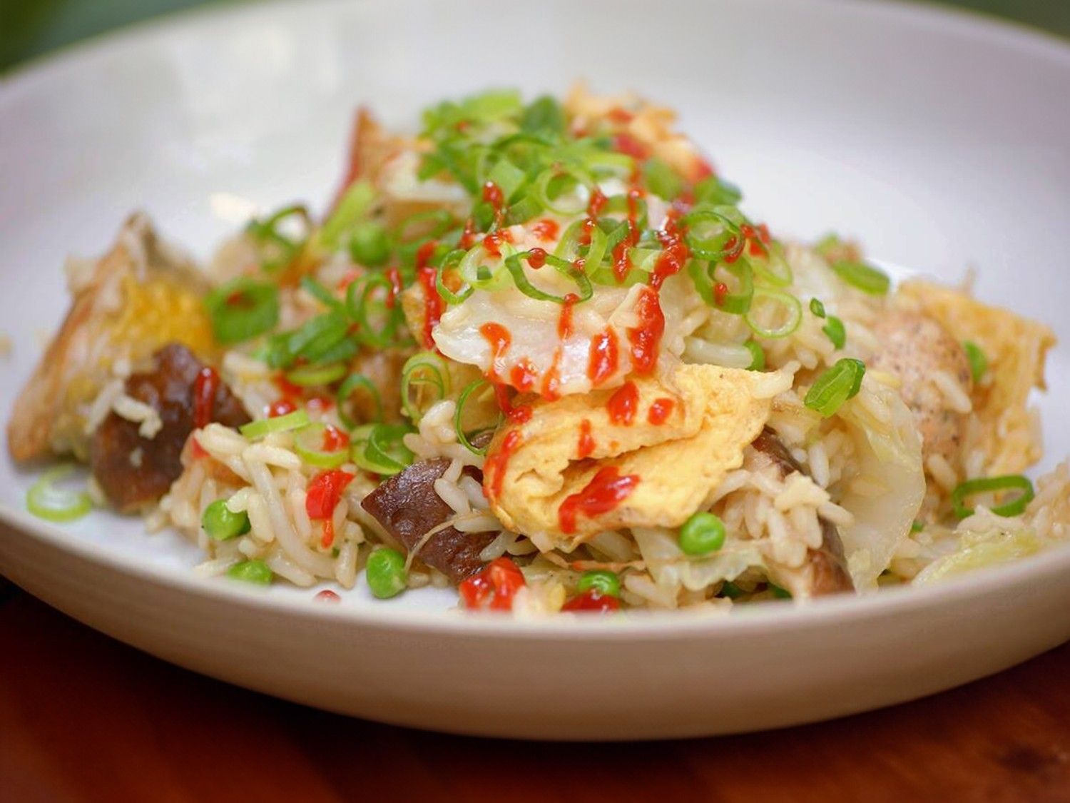 Gebakken rijst met Chinese kool, parelhoen en omelet