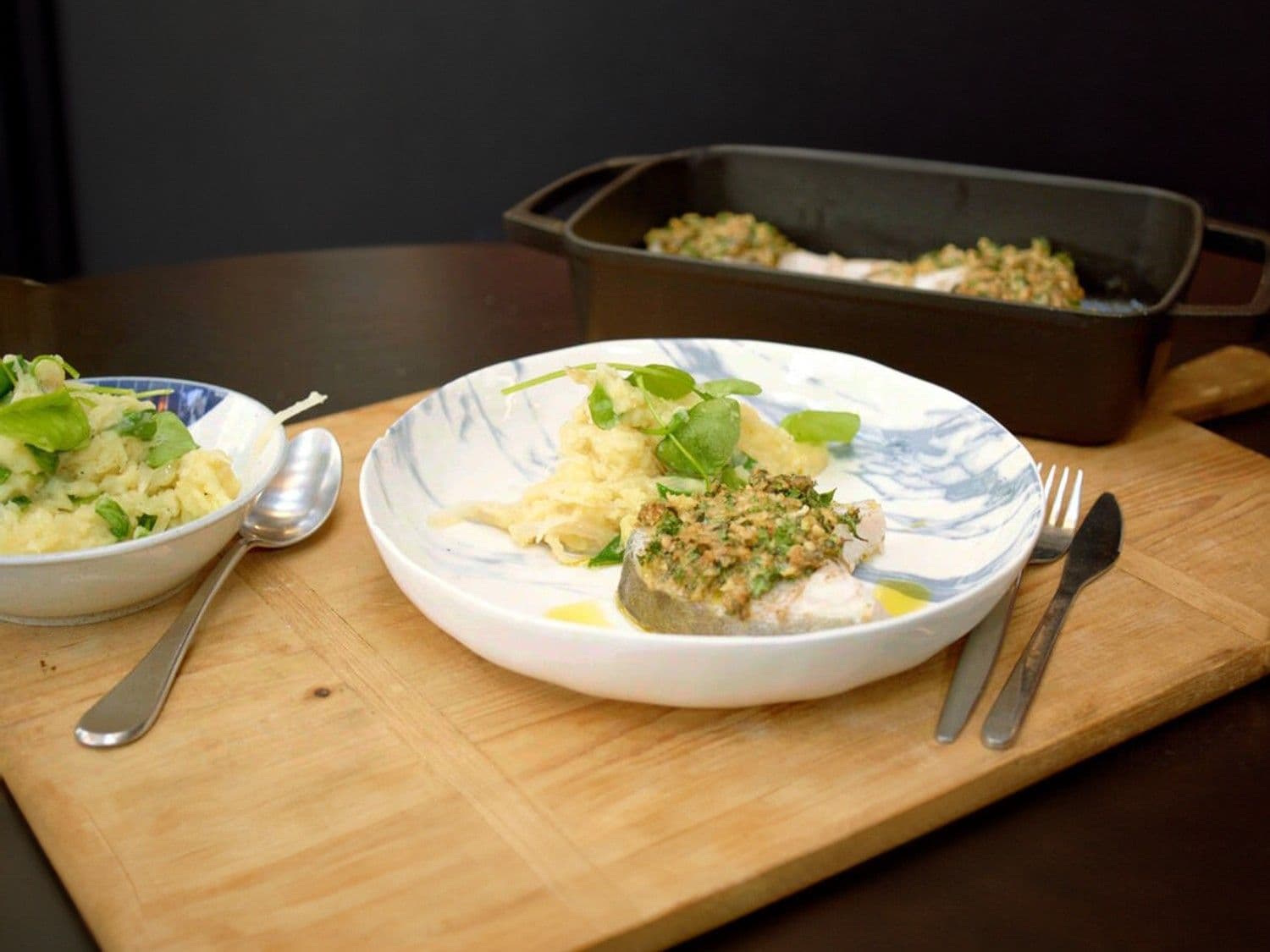 Vlaswijting met kruidenkorst, geplette aardappel en postelein