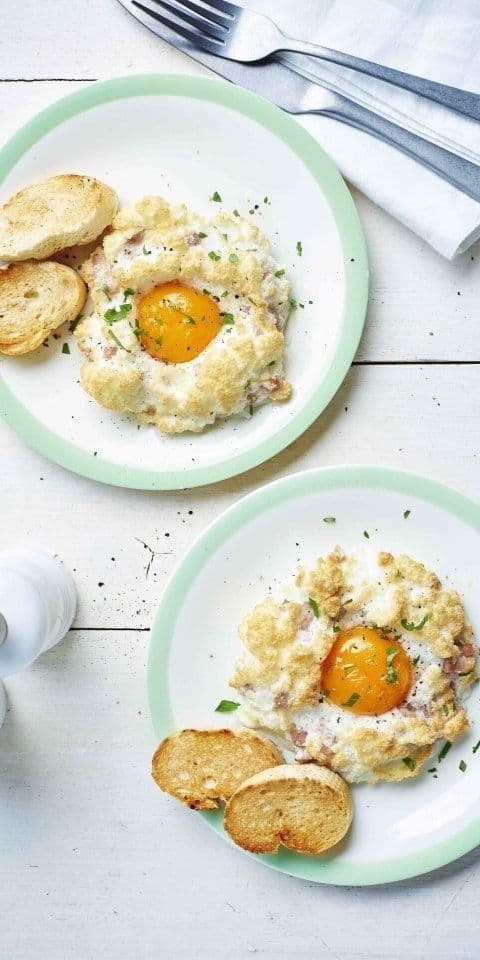 Cloud eggs met ham en kaas