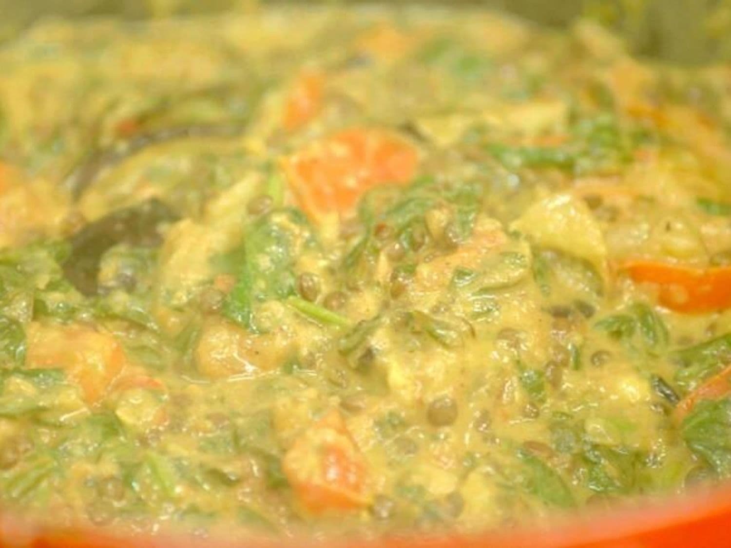 Dahl met spinazie en gegrilde aubergine