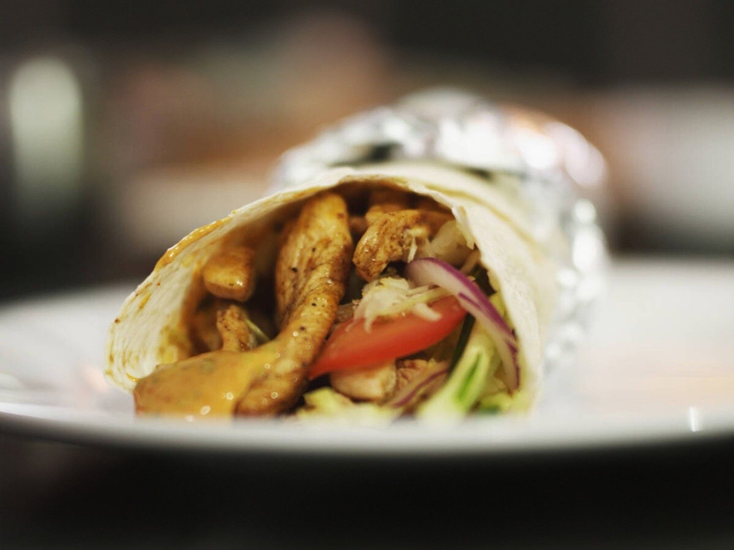 Wrap met kip en pittige dip