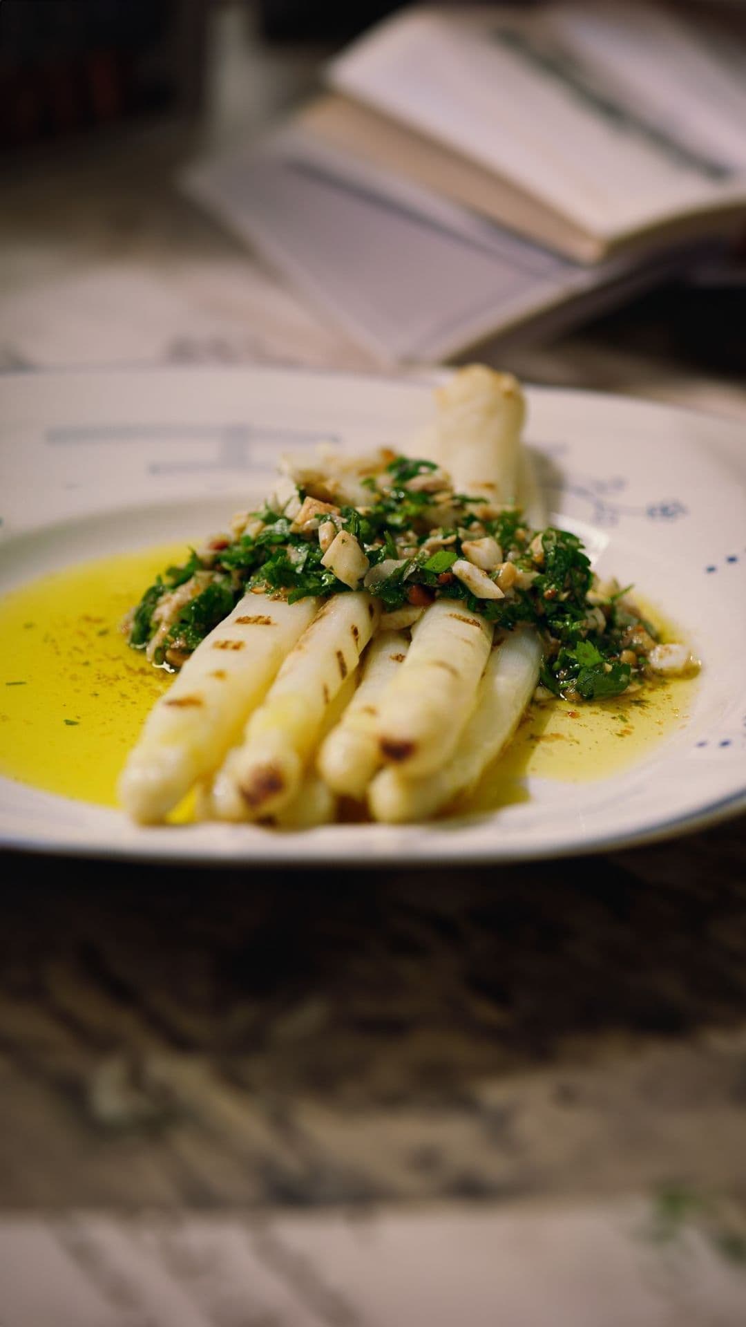 Gegrilde asperges met pesto 'à la flamande'