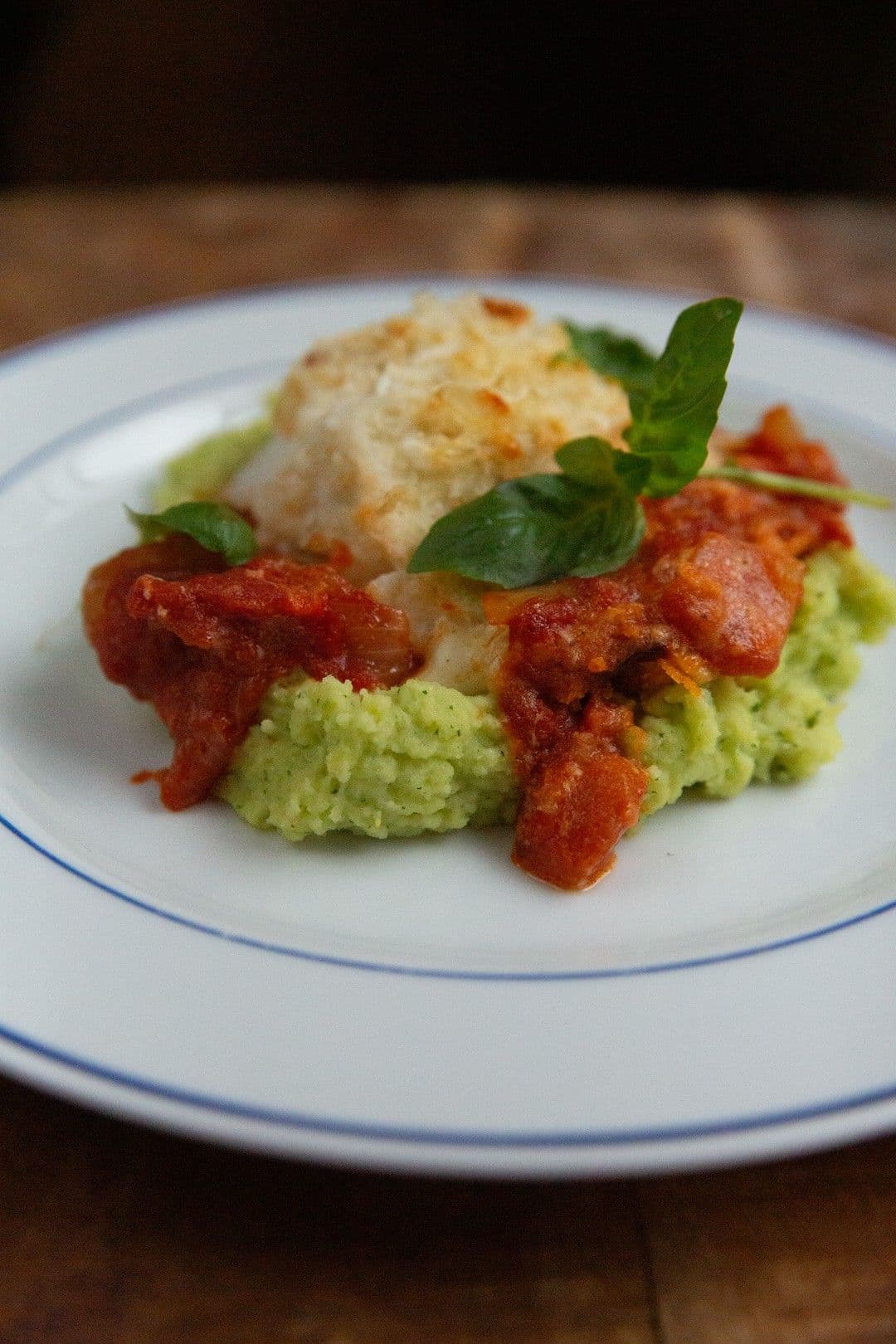 Ovenschotel met schelvis, tomatencompote en pestopuree