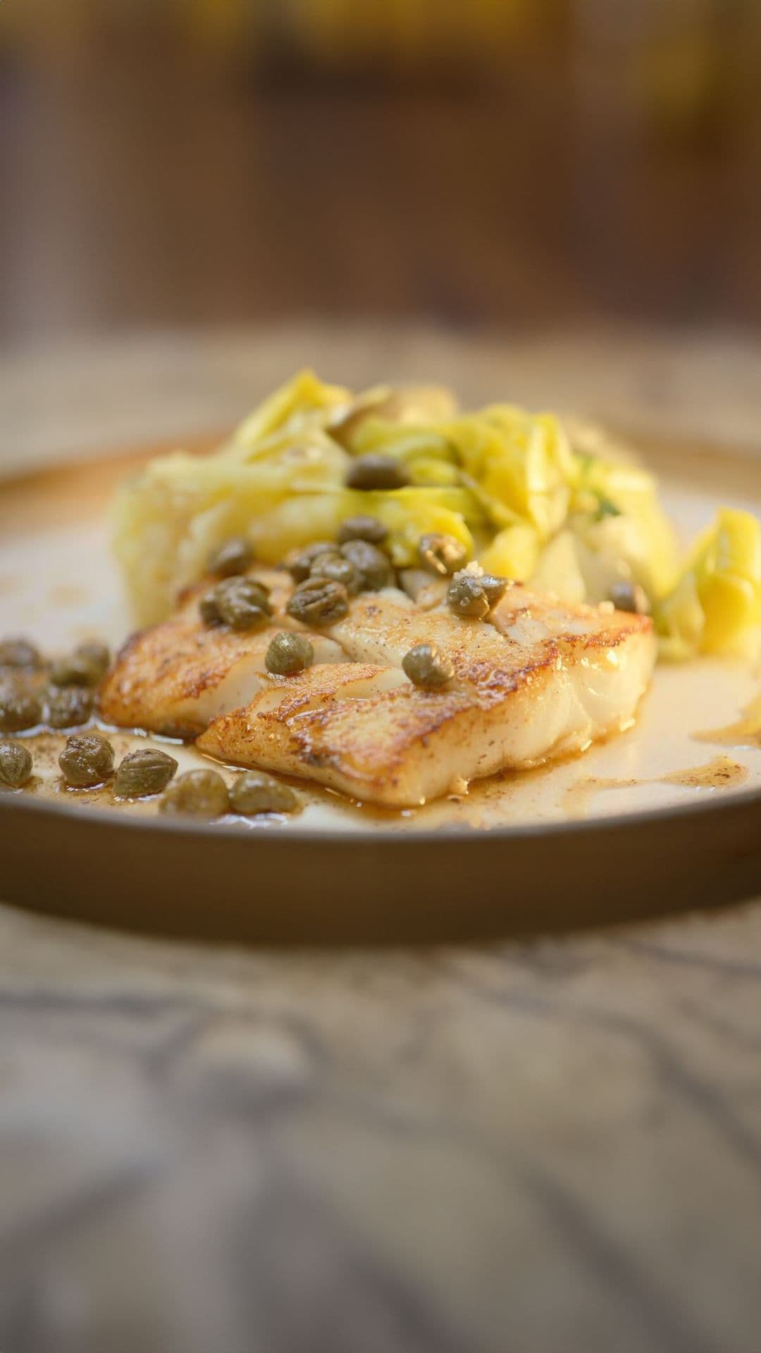 Schelvis met geplette aardappel en gestoofde prei