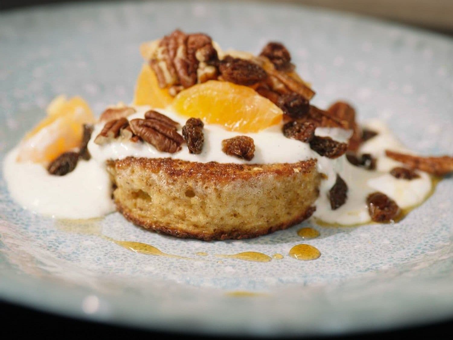 Wentelteefjes van speltbrood met yoghurt en mandarijnen