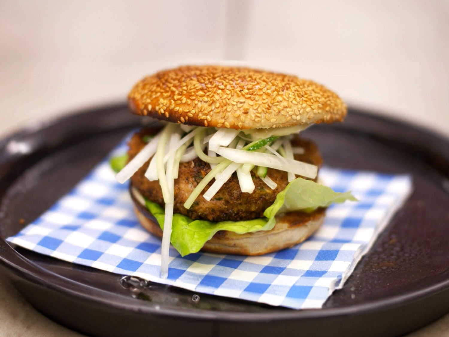 Chickenburger met gember en wasabimayonaise