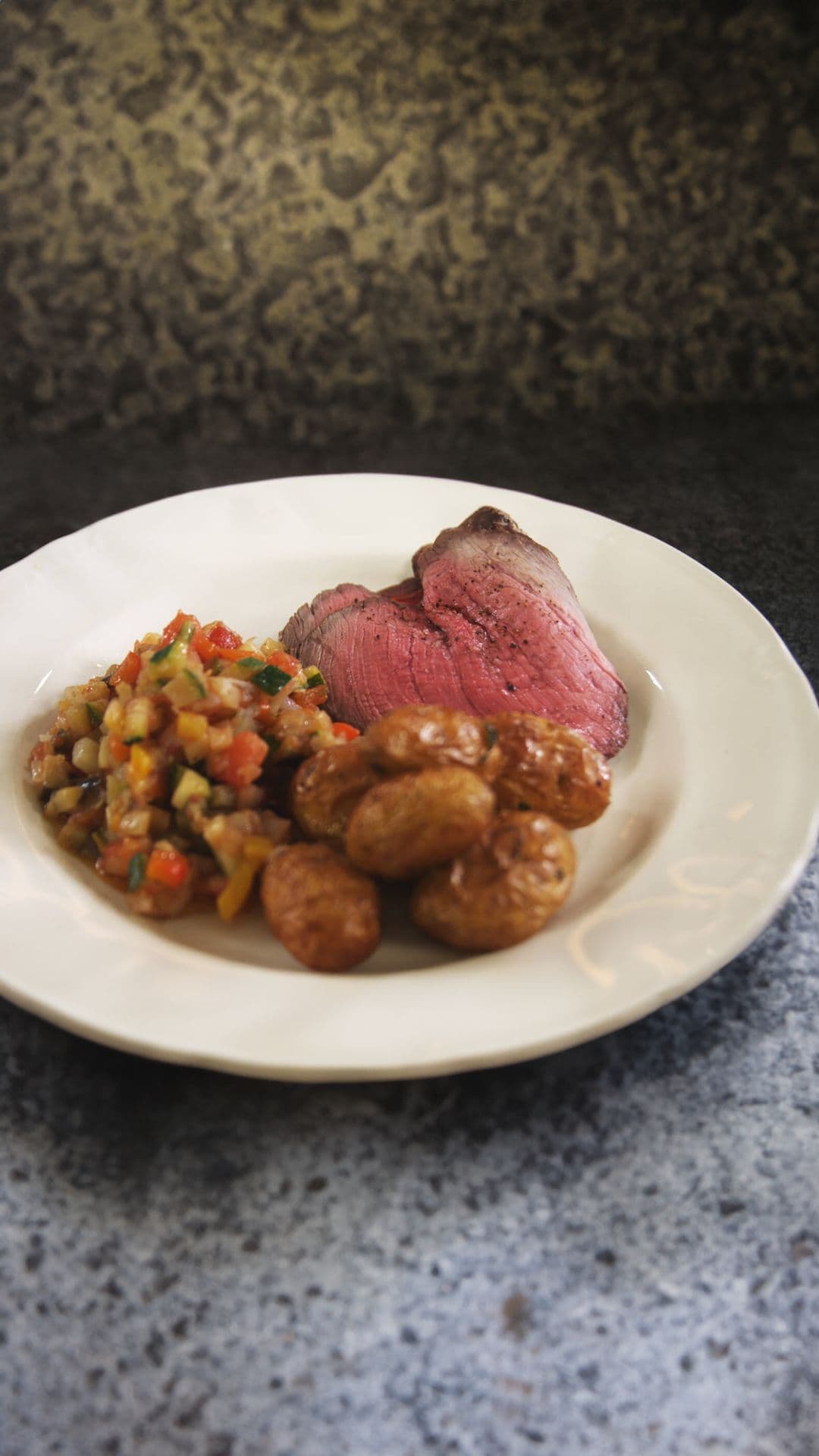 Rosbief met ratatouille en aardappeltjes
