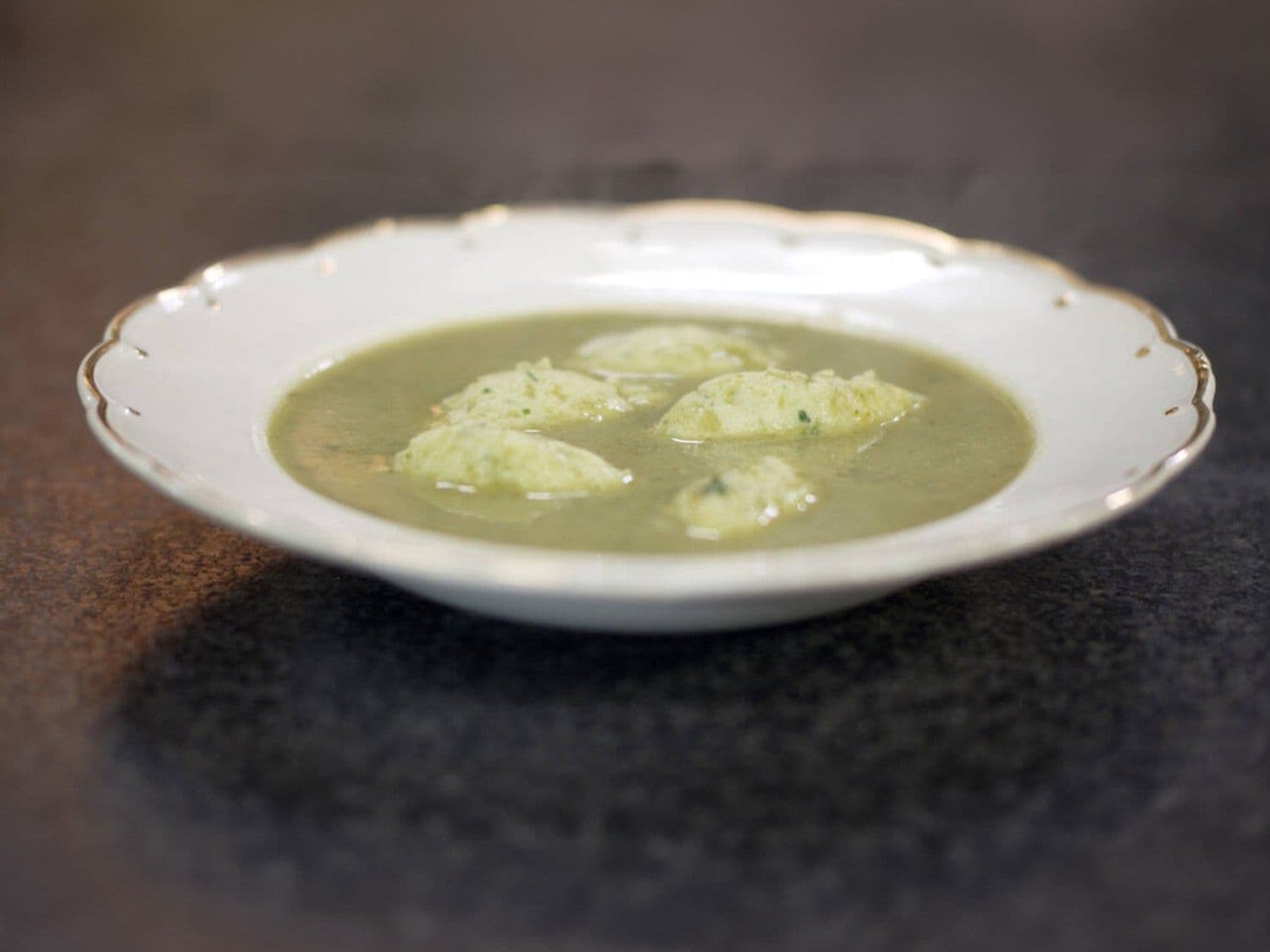 Aardappel-seldersoep met visballetjes