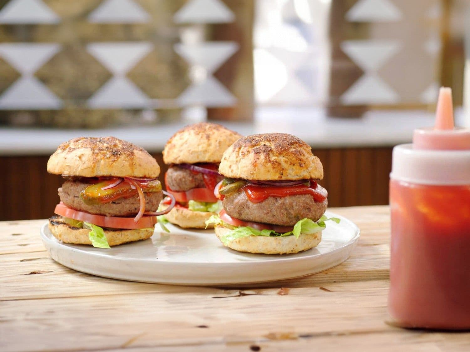 Hamburger met ketchup van zoete paprika’s 