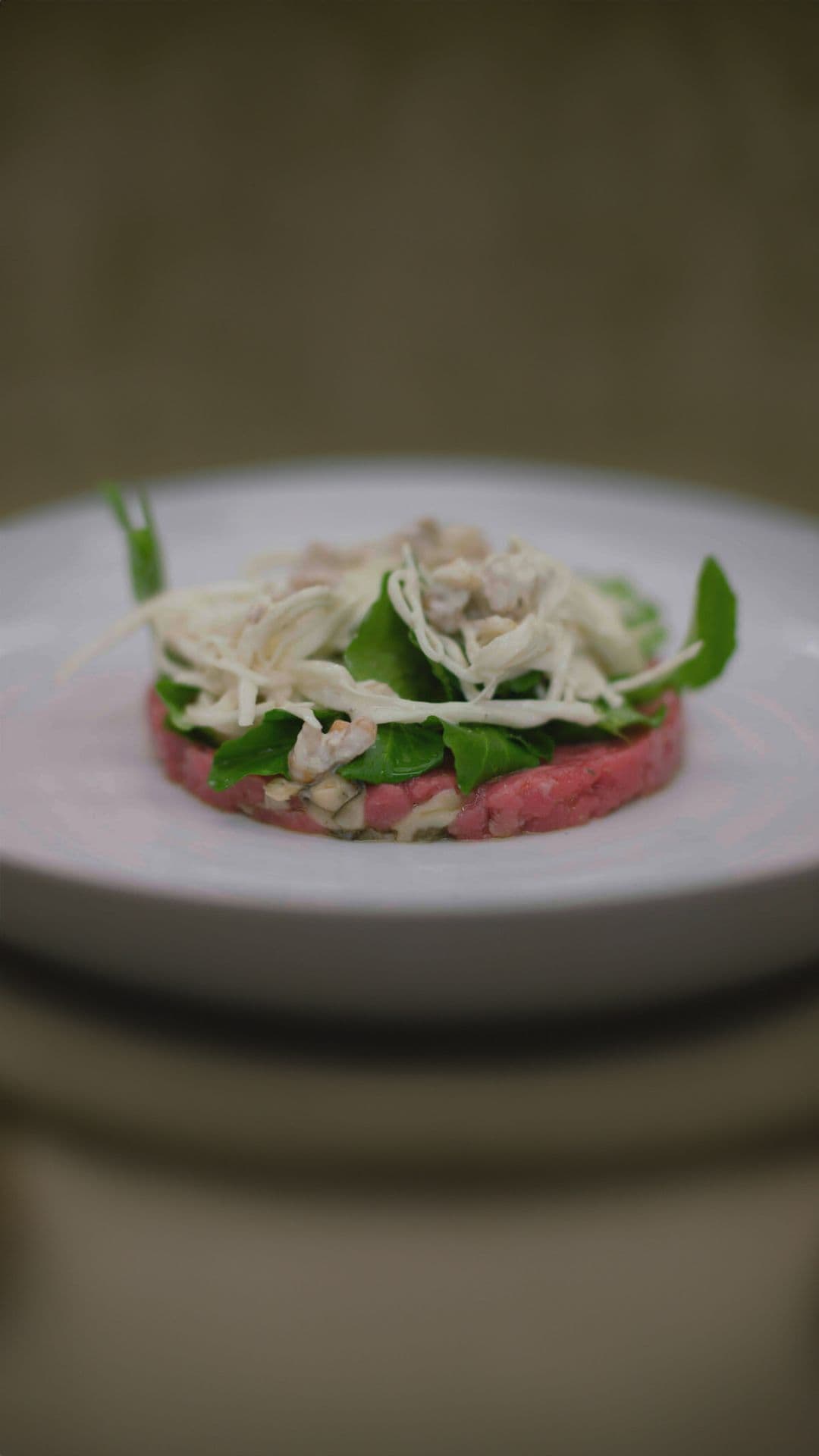 Rundertartaar met oesters, knolselder en waterkers