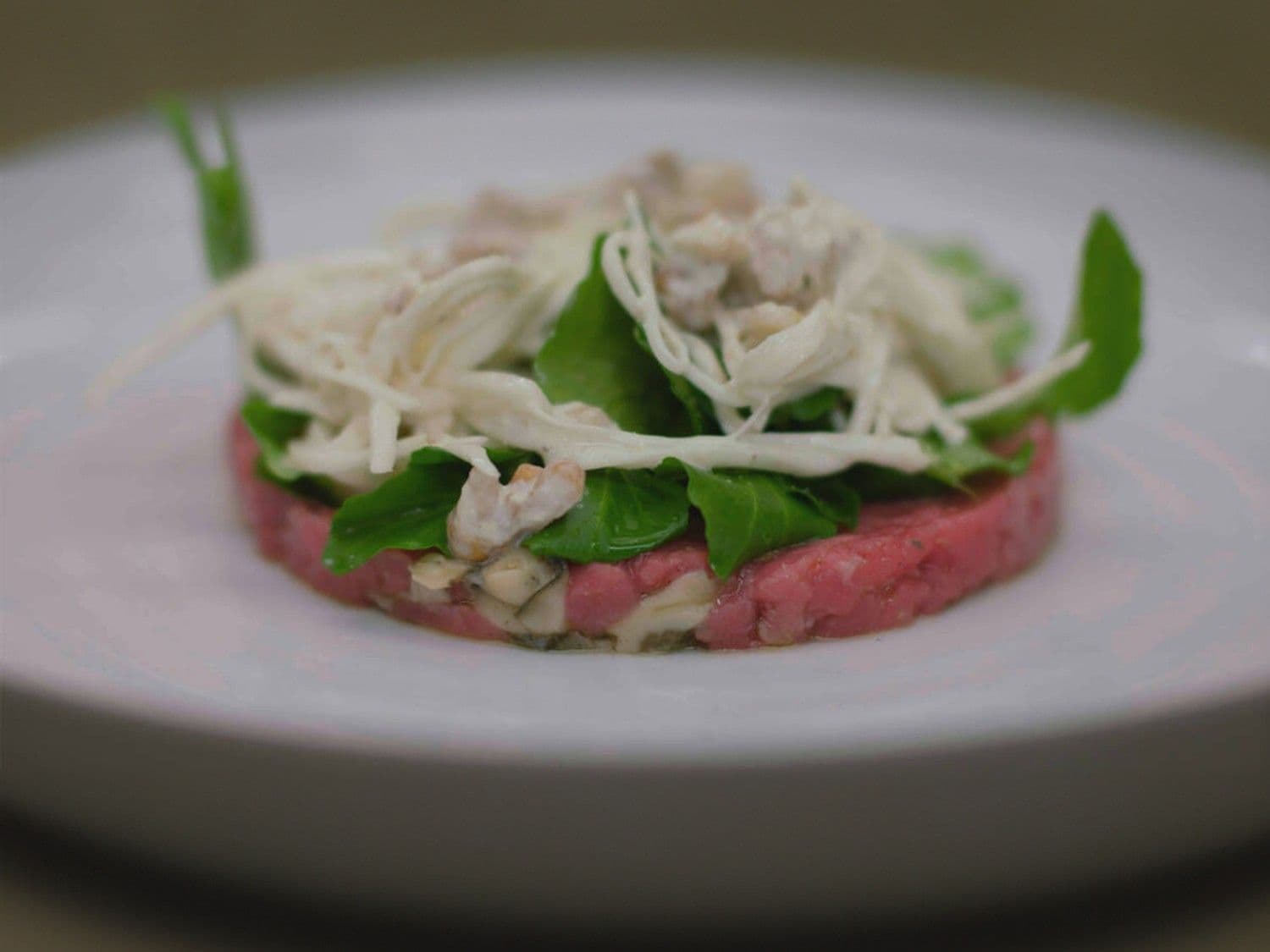 Rundertartaar met oesters, knolselder en waterkers
