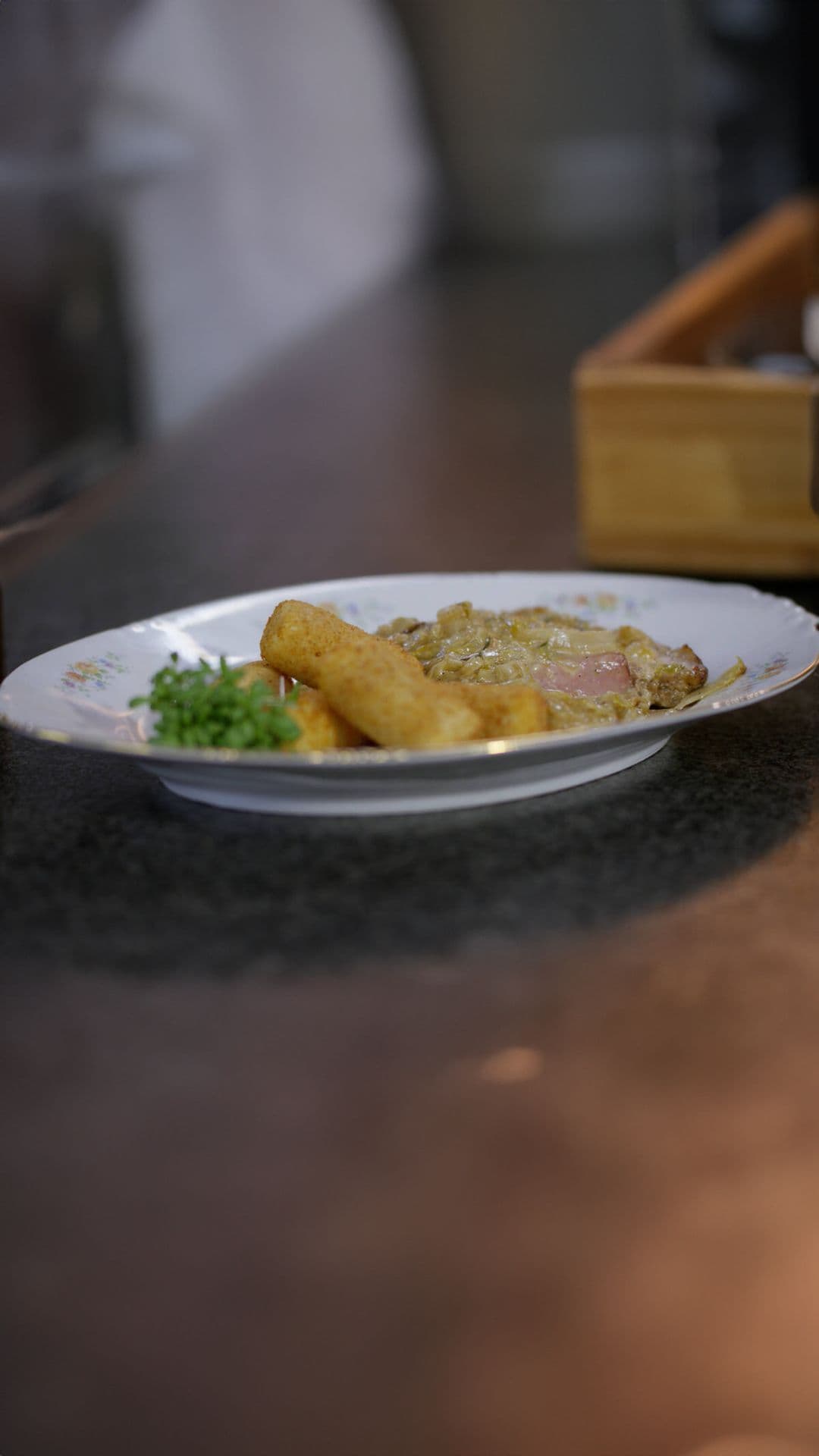 Orloffgebraad met witloofroom en kroketten