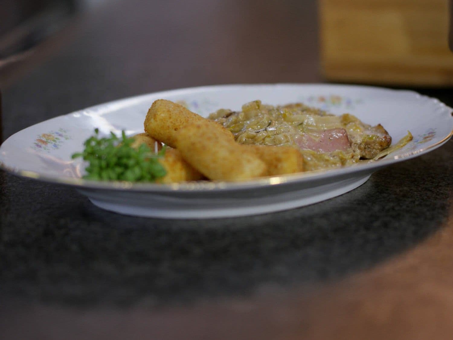 Orloffgebraad met witloofroom en kroketten