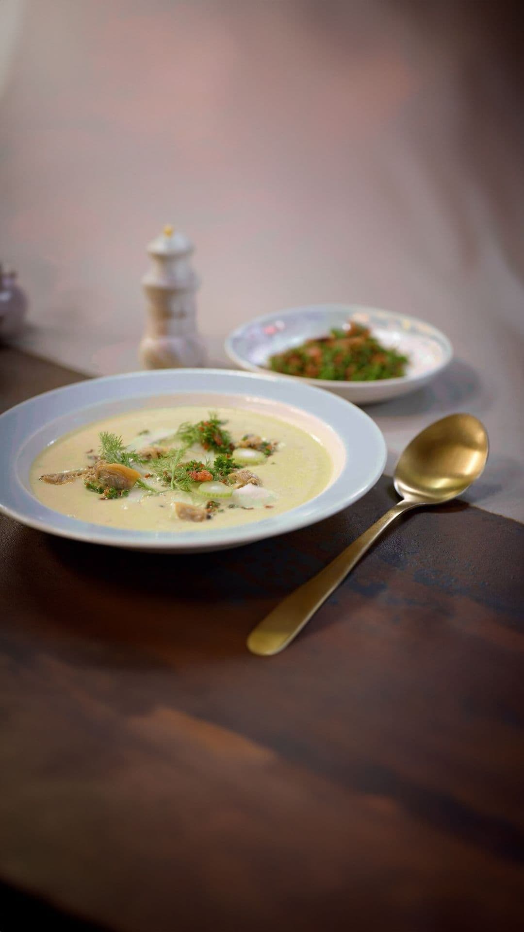 Looksoep met palourdes, witbier en gremolata van spek