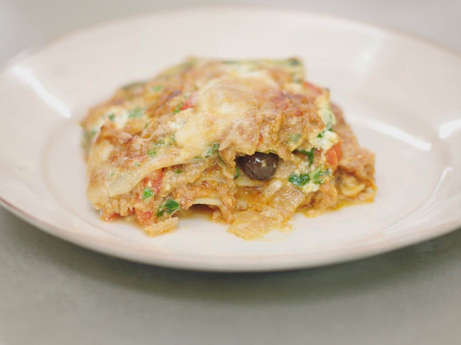 Lasagne met tonijn, paprika en olijven