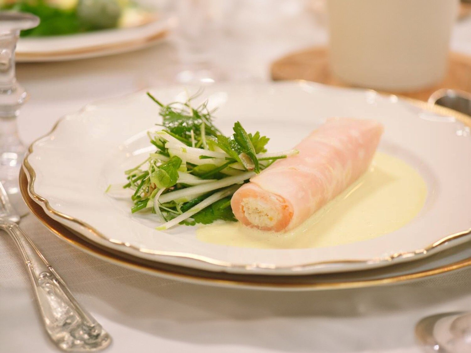 Cannelloni van knolselder met gerookte zalm en currydressing