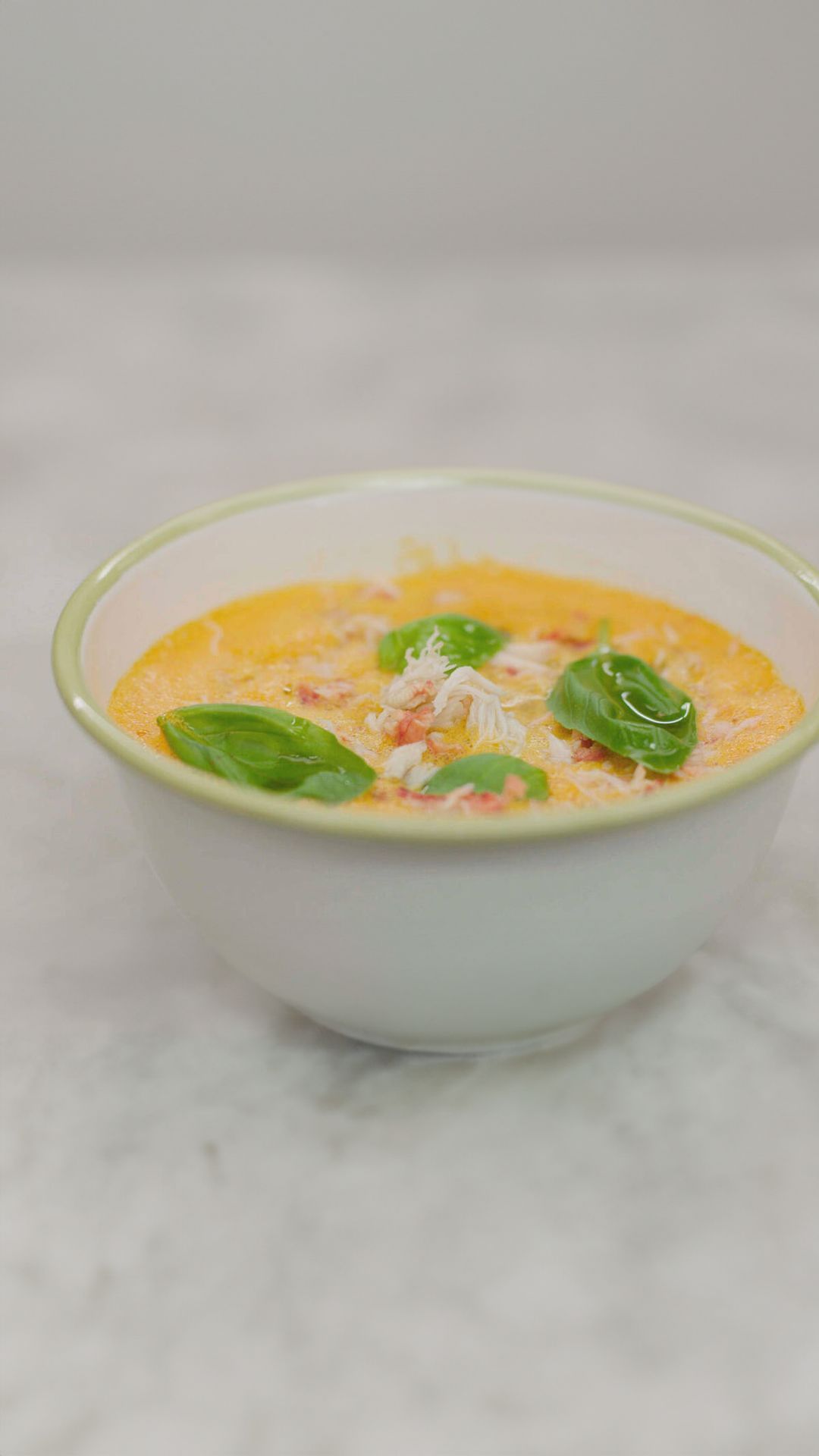 De beste tomatensoep, afgewerkt met krab