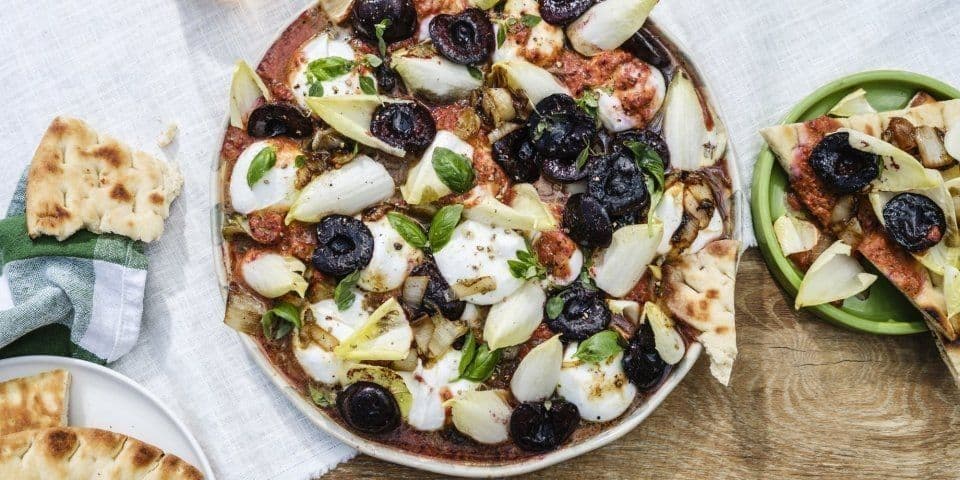Burrata met gekaramelliseerd witloof en tomatenvinaigrette