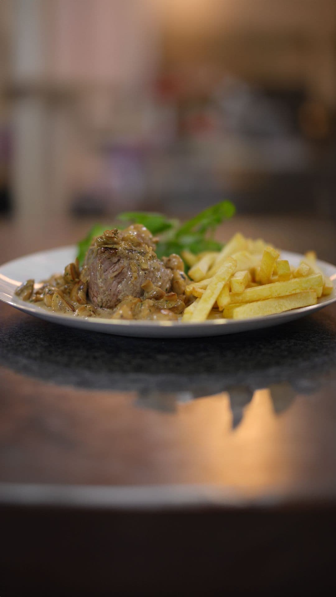 Steak-friet met champignonroomsaus