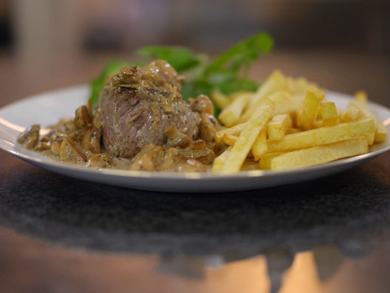 Steak-friet met champignonroomsaus