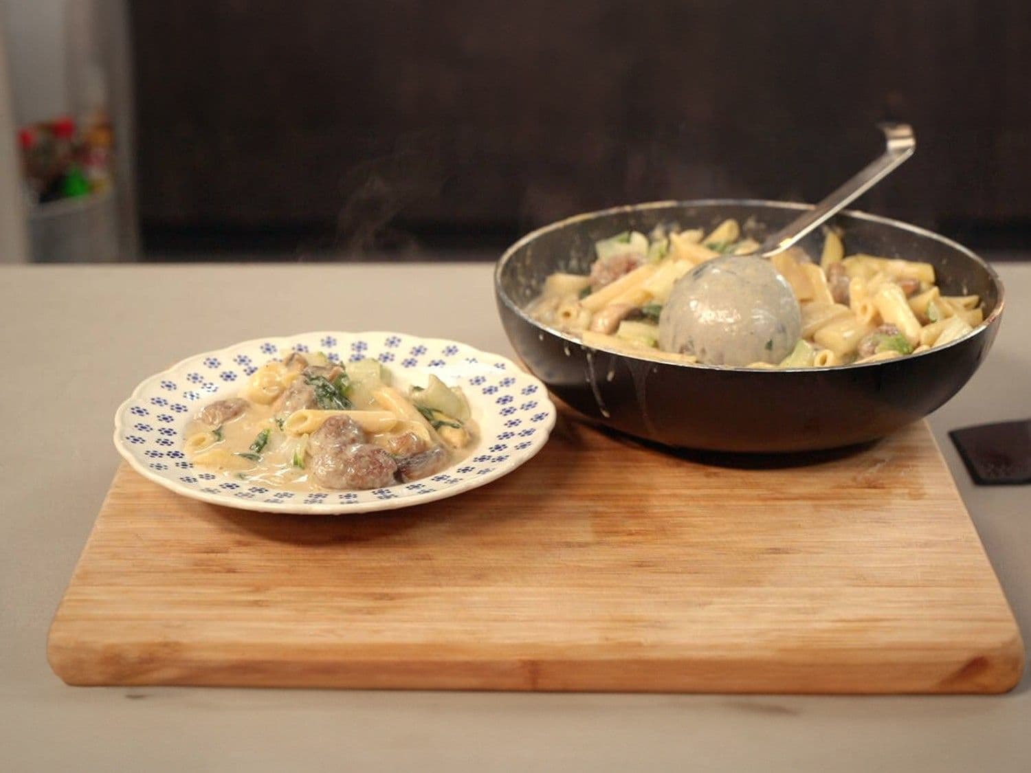 Pasta meatballs met asperges, champignons en paksoi