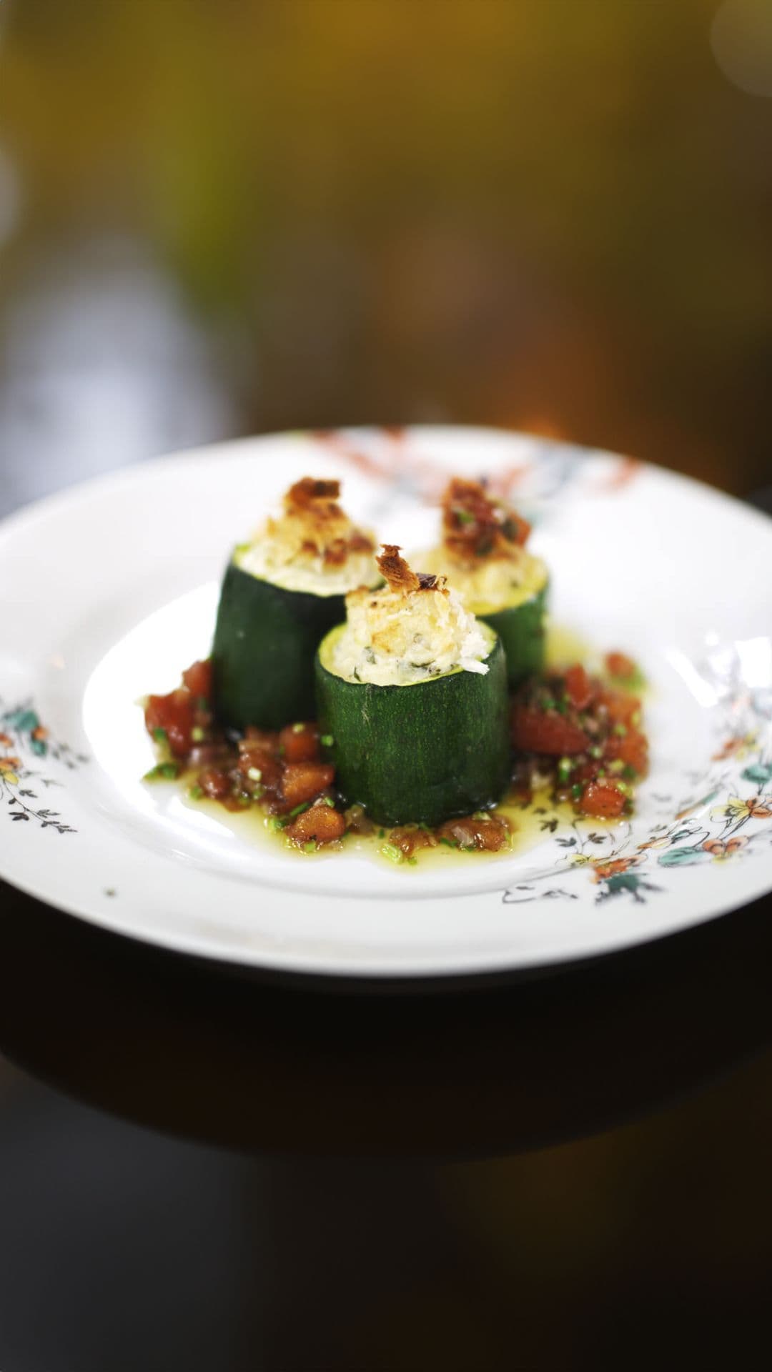 Gevulde courgettes met warme tomatenvinaigrette
